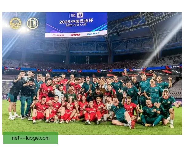 上海申花勇夺足协杯与超级杯双冠 彰显球队强势崛起 上海申花勇夺足协杯与超级杯双冠 彰显球队强势崛起
